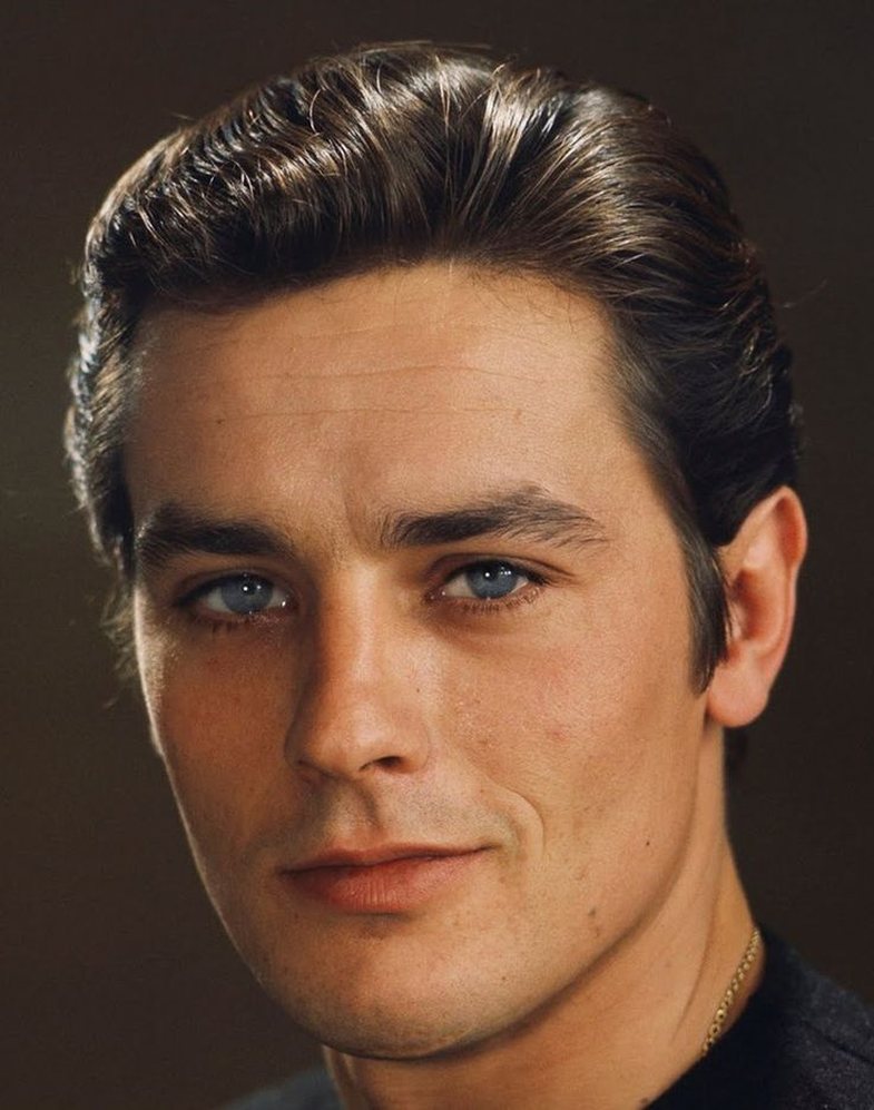 Alain Delon bën gati arkivolin