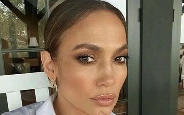 Jennifer Lopez përcaktoi trendin e ri të thonjve dhe ne e d...