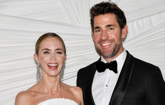 John Krasinski thotë se e pa filmin e Emily Blunt 70 herë para se