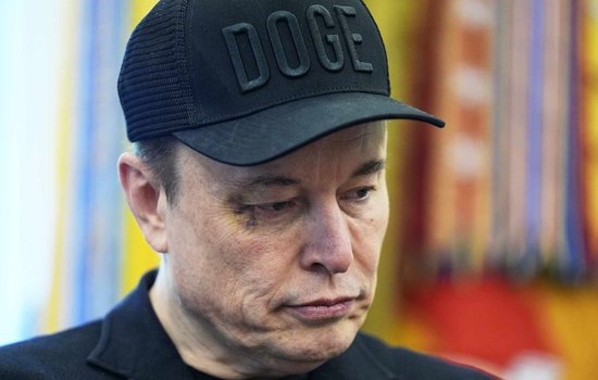 Elon Musk appears at the White House with a black eye: He says his 5-year-old