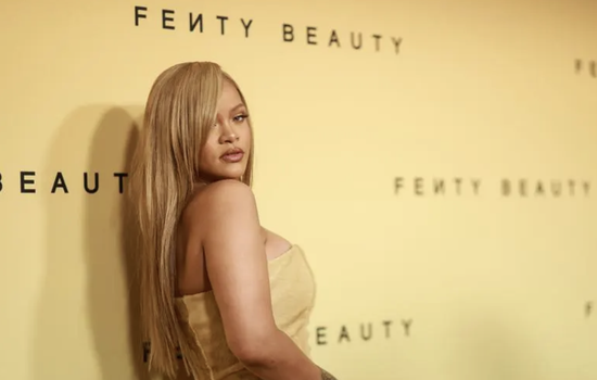 Rihanna arrin një super sukses në muzikë (mos u çudit, e