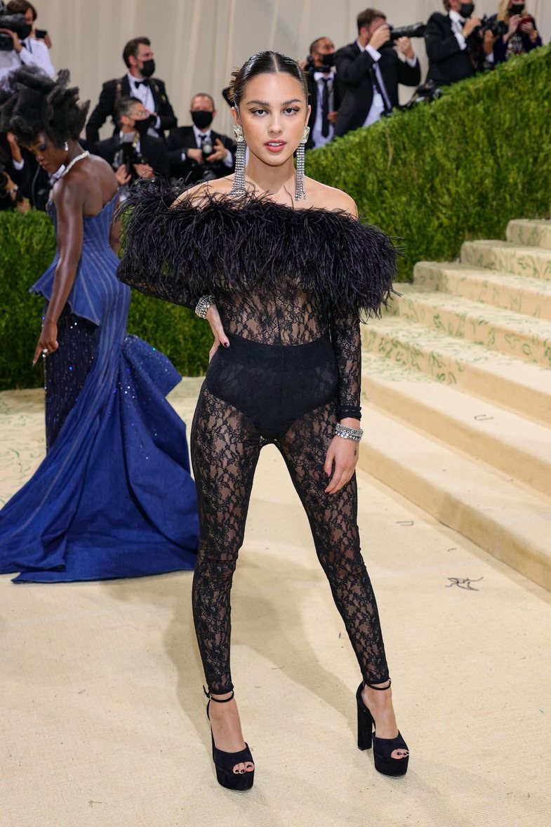 Ç’veshën yjet në Met Gala 2021