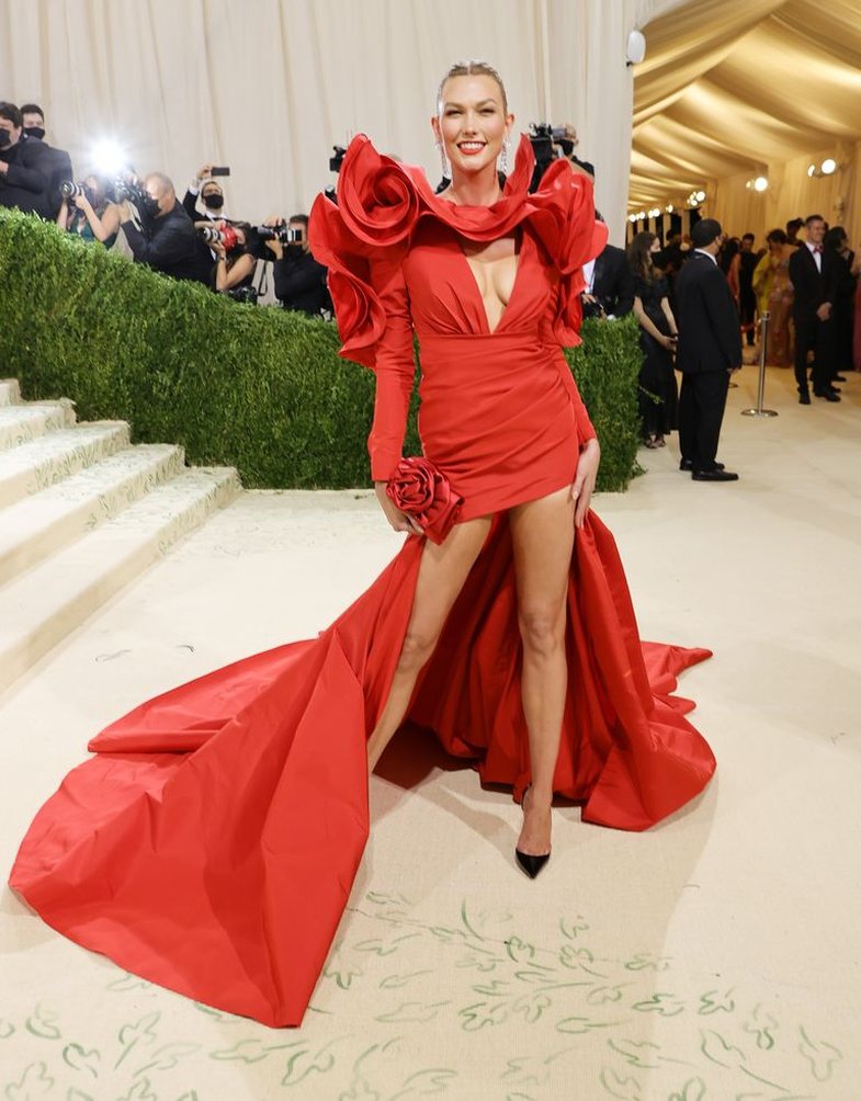 Ç’veshën yjet në Met Gala 2021