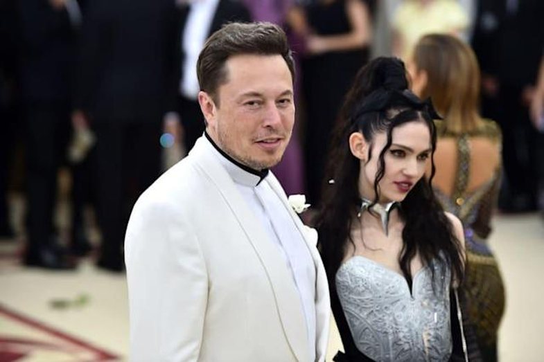 Elon Musk thotë se ai dhe Grimes janë gjysmë të ndarë