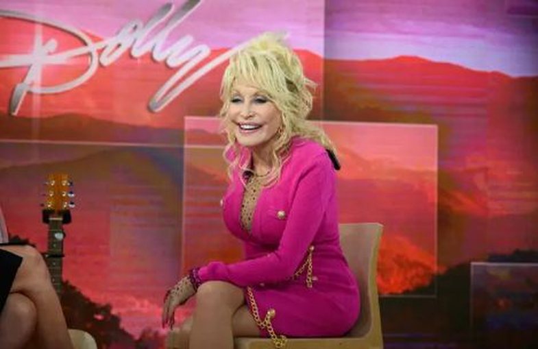 Si rrallëherë në 55 vite, Dolly Parton postoi një foto