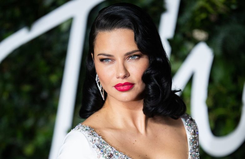 Adriana Lima zbulon që është shtatzënë përmes