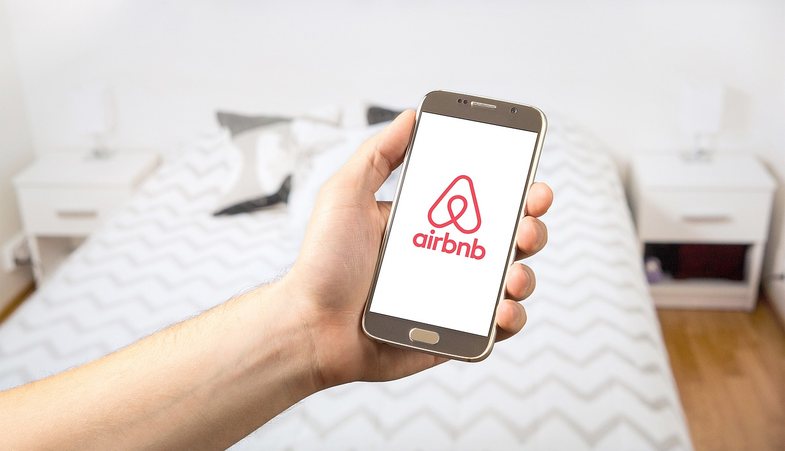 Njerëzit në mbarë botën po rezervojnë Airbnb në