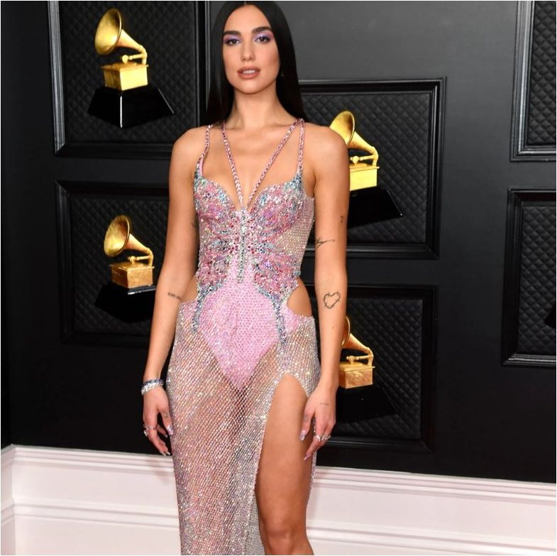 Dua në Grammy: Ndryshimi i flokëve dhe fustani vintage Versace