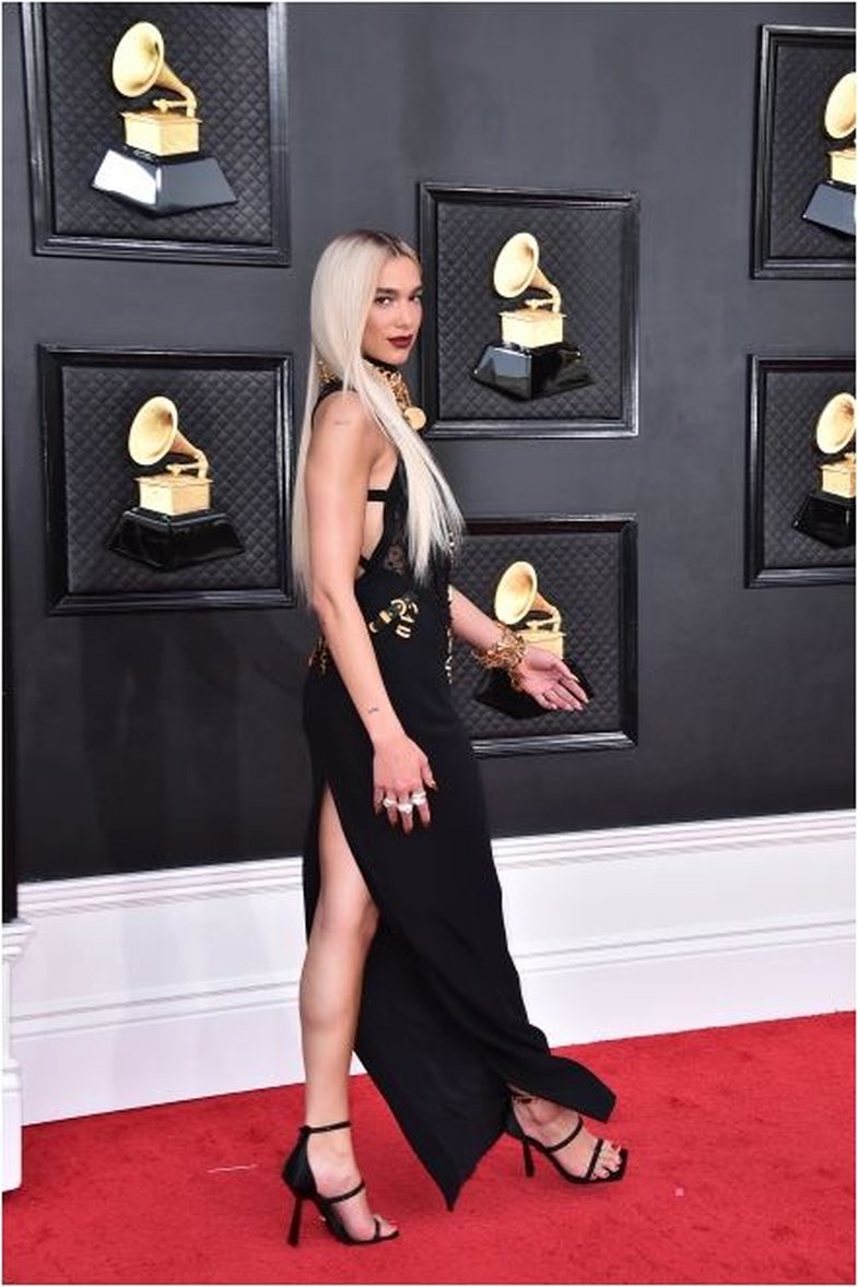 Dua në Grammy: Ndryshimi i flokëve dhe fustani vintage Versace