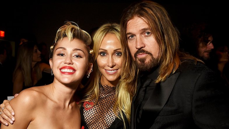 Billy Ray dhe Tish Cyrus divorcohen pas 28 vitesh martesë