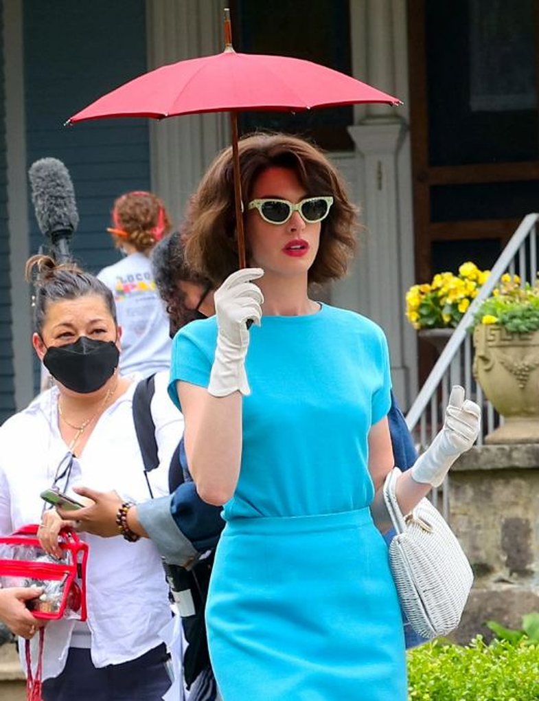 Në filmin e ri, Anne Hathaway duket fiks si Jackie Kennedy