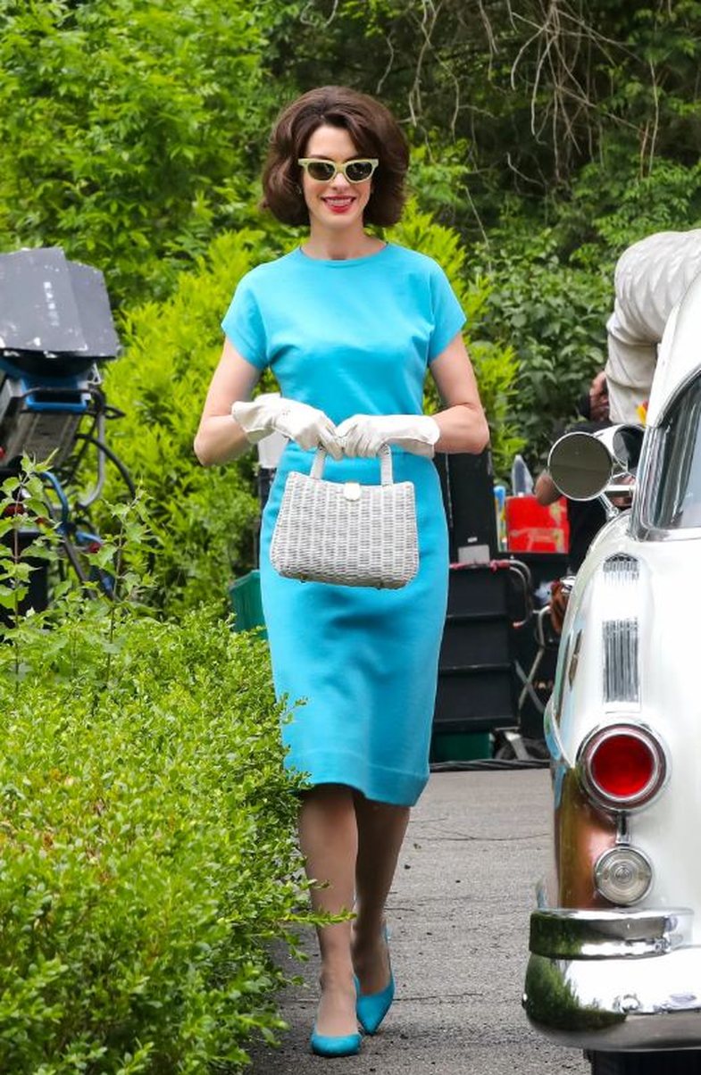 Në filmin e ri, Anne Hathaway duket fiks si Jackie Kennedy