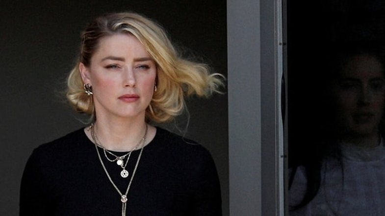 Foto: Fansat janë të shokuar! Amber Heard rekrutonte vajza seksi