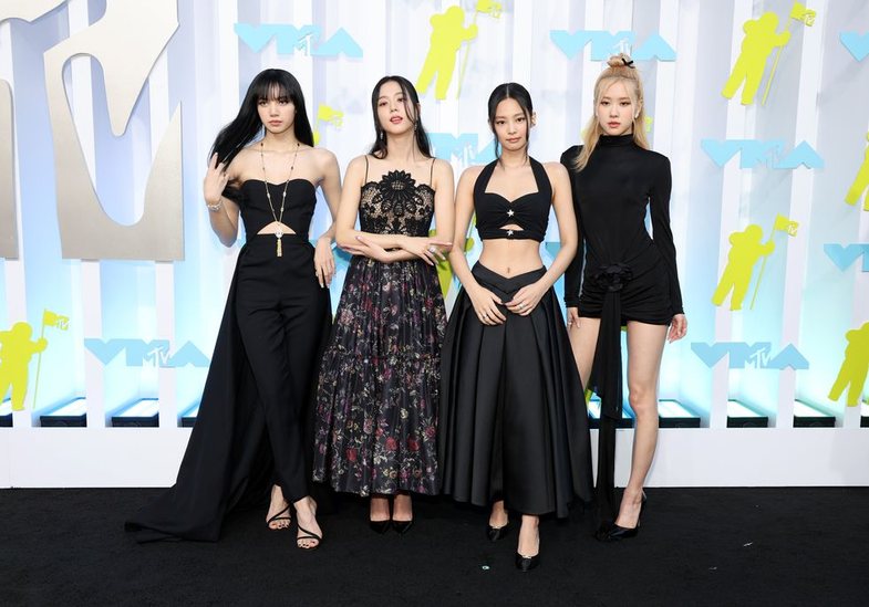 MTV VMAs: Ç’veshën yjet në tapetin e kuq