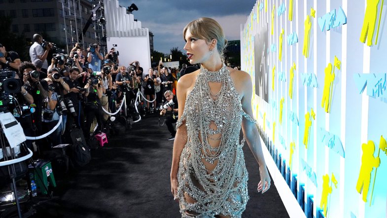 MTV VMAs: Ç’veshën yjet në tapetin e kuq