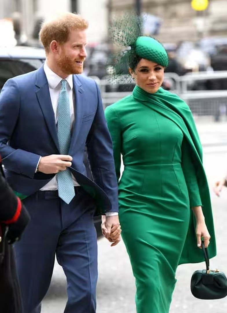 Gjuha e dashurisë e Meghan dhe Harry? Mbajtja e duarve