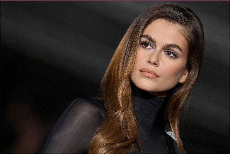 Kaq thjesht, kaq yll: Frymëzohuni nga look-u i Kaia Gerber