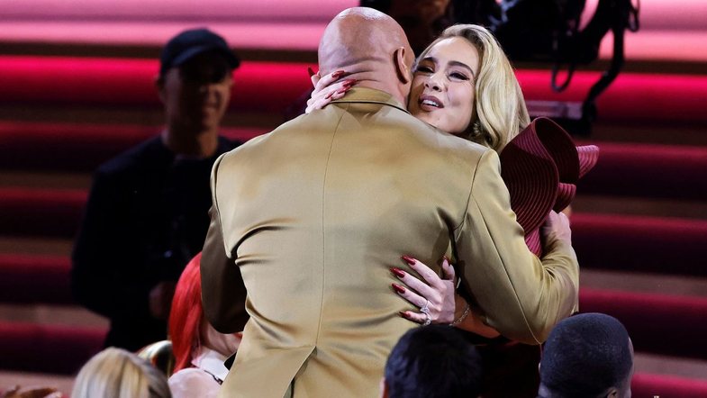 The Rock i bën realitet ëndrrën Adele