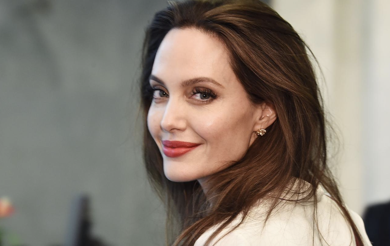 Khëm-khëm, a mos është ky i dashuri i ri i Angelina Jolie?