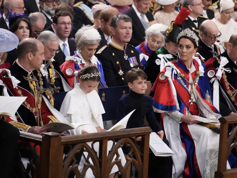 Kurorëzimi i mbretit Charles: Mimikat e princit Louis janë *LOT*