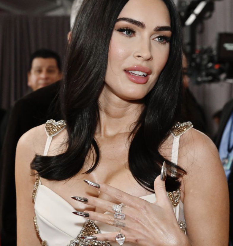 Frymëzuar nga Megan Fox: Disa modele thonjsh të guximshëm dhe