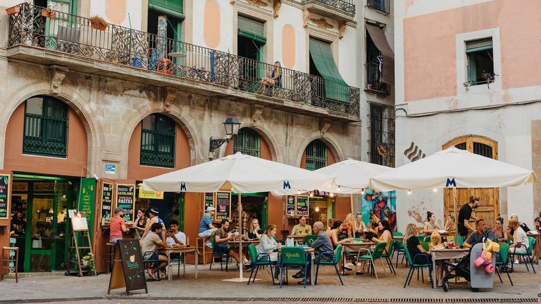 Pse restorantet në Barcelonë nuk po i lejojnë njerëzit