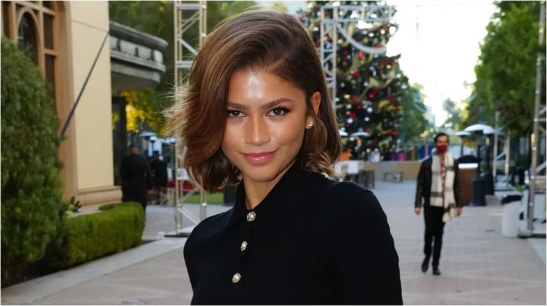 Zendaya pret flokët si Rachel dhe duket yll