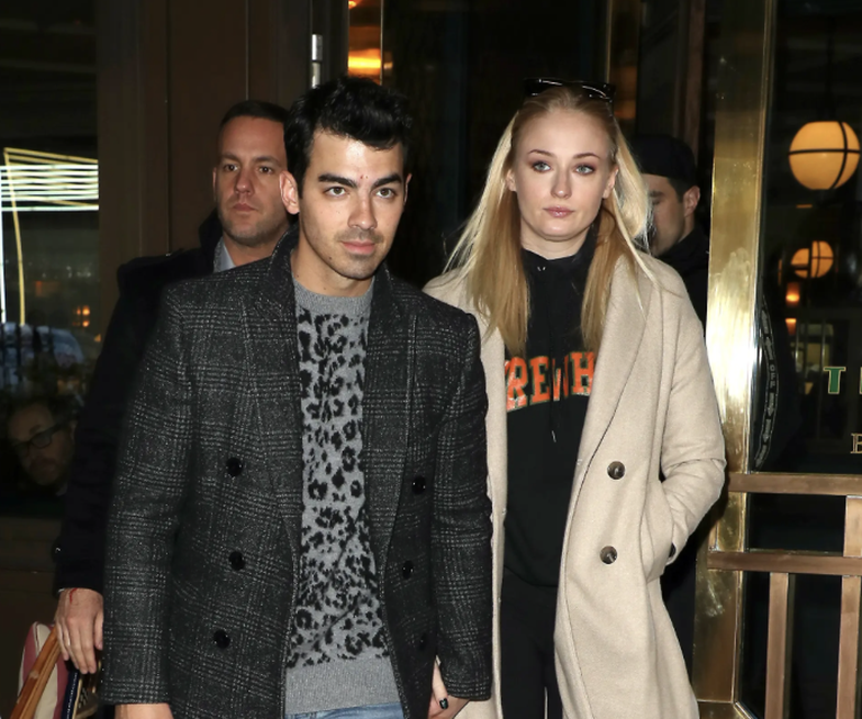 Joe Jonas adreson ndarjen e bujshme nga Sophie Turner