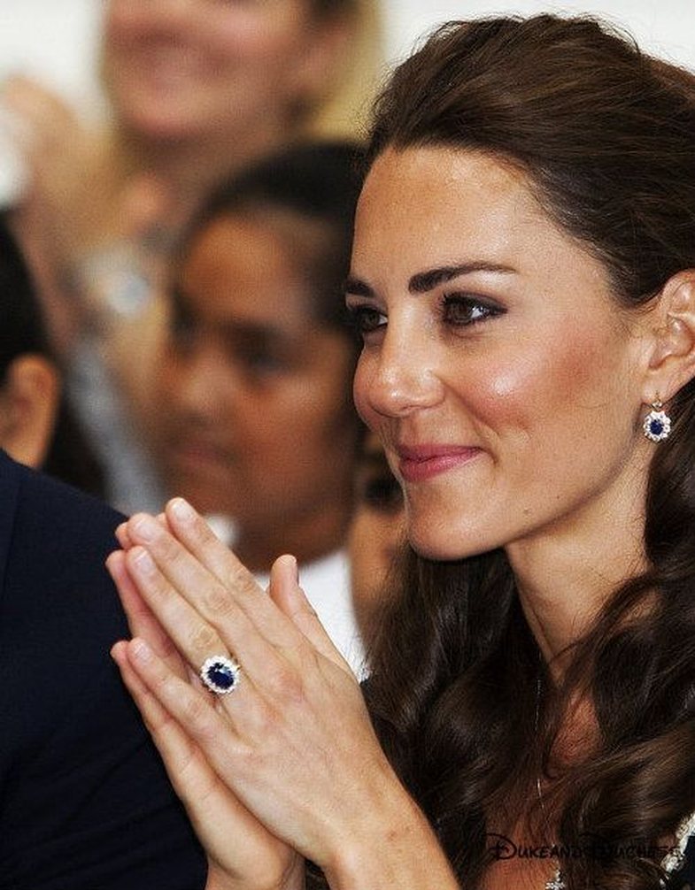 Të preferuarit e Kate Middleton: Thonjtë-qelq do t’i shihni kudo