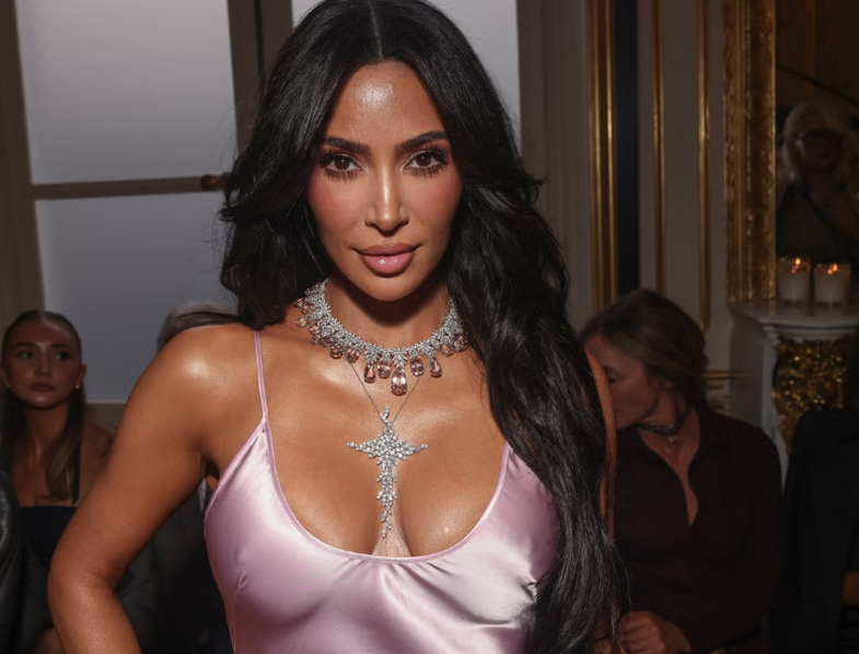 Kim Kardashian krijoi reçipetat me thithka artificiale për një