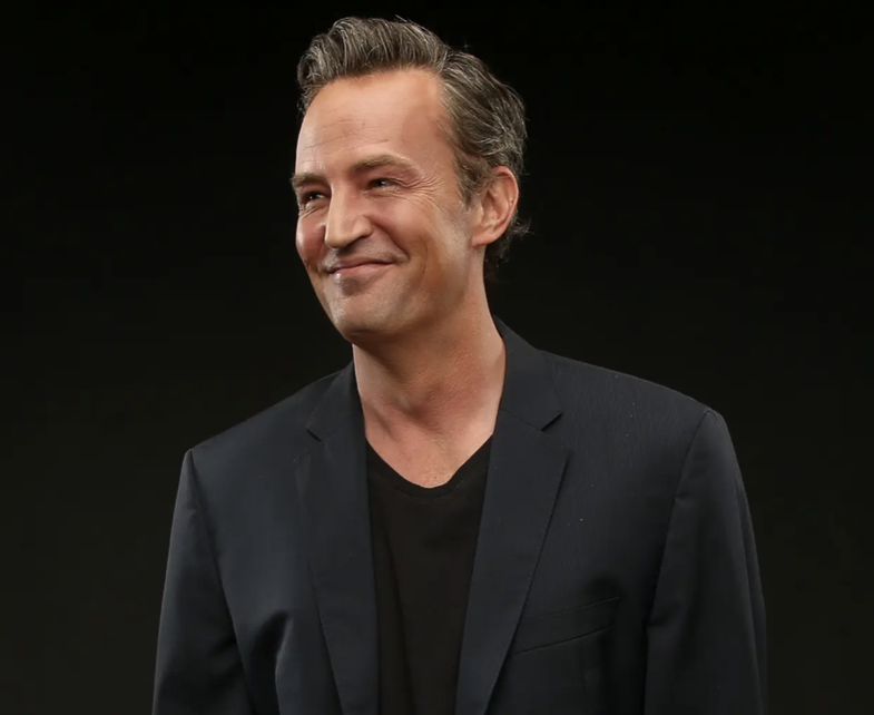 Funerali i Matthew Perry: Familjarët dhe kasti i “Friends”