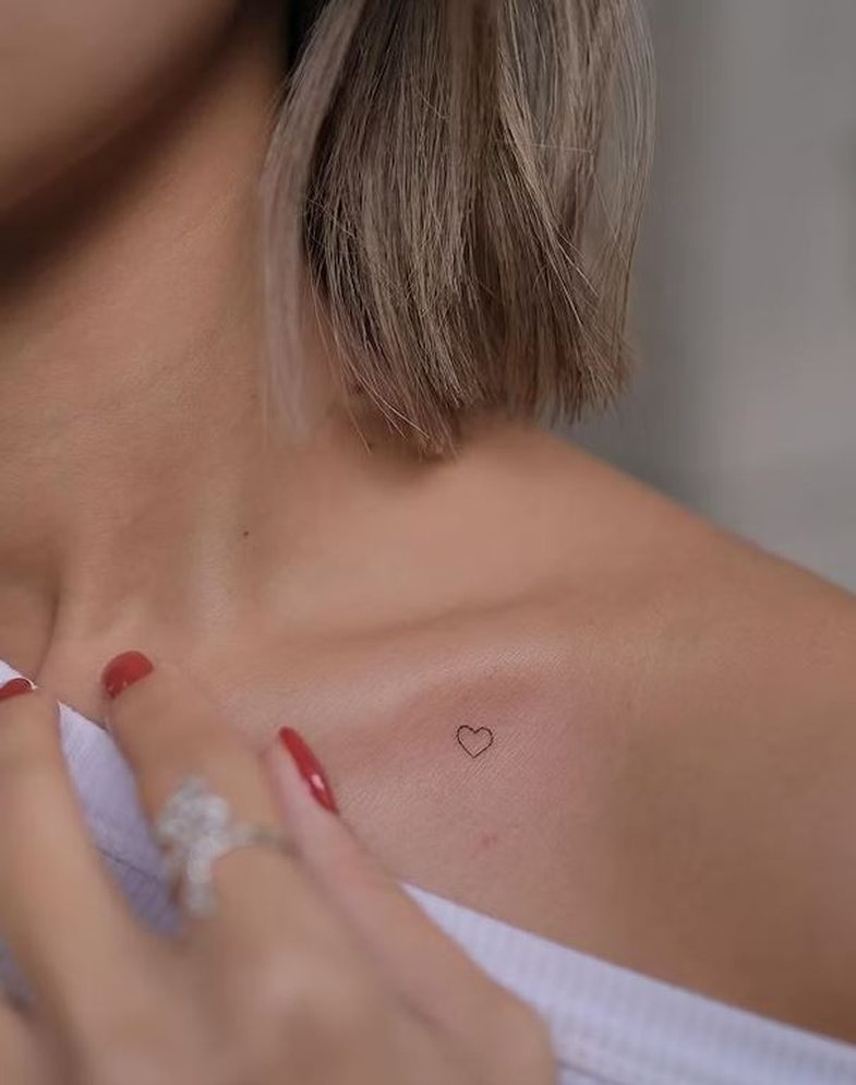 10+ ide tatuazhesh minimaliste si të Hailey Bieber