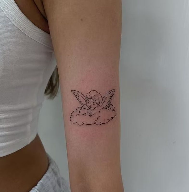 10+ ide tatuazhesh minimaliste si të Hailey Bieber