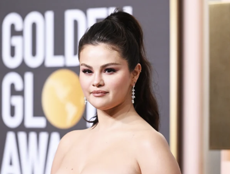 Selena Gomez flet për ndryshimet në trupin e saj