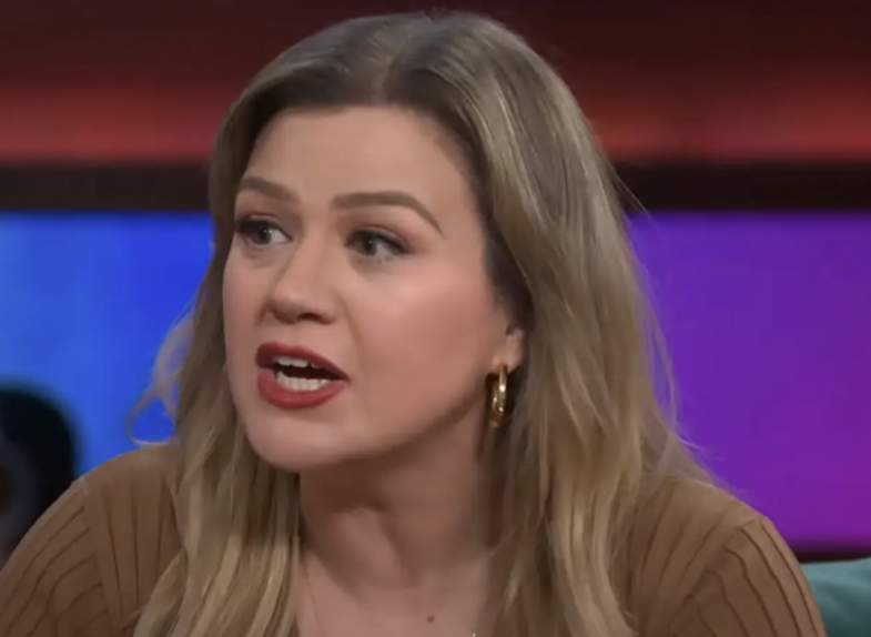 Ç’ndodhi? Sofia Vergara irritohet me Kelly Clarkson: “Mbylle