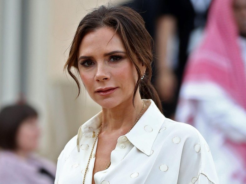 Veshja e Victoria Beckham është prova se aeroporti mund të