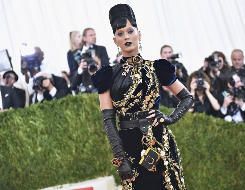 Njerëzit janë të bindur se Katy Perry ishte në Met Gala, por