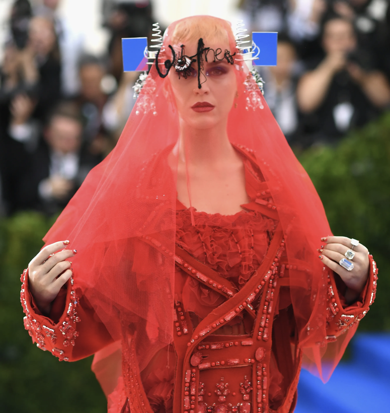 Njerëzit janë të bindur se Katy Perry ishte në Met Gala, por