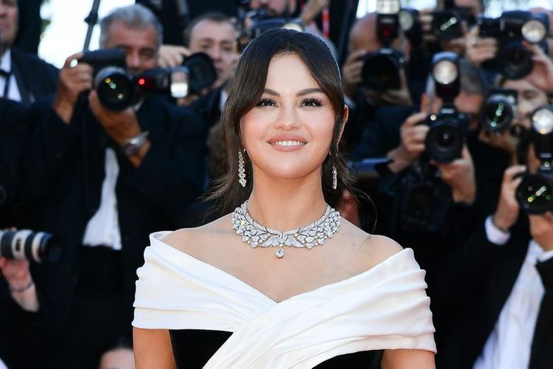 Selena Gomez përlotet, pas vlerësimit në Festivalin e Filmit