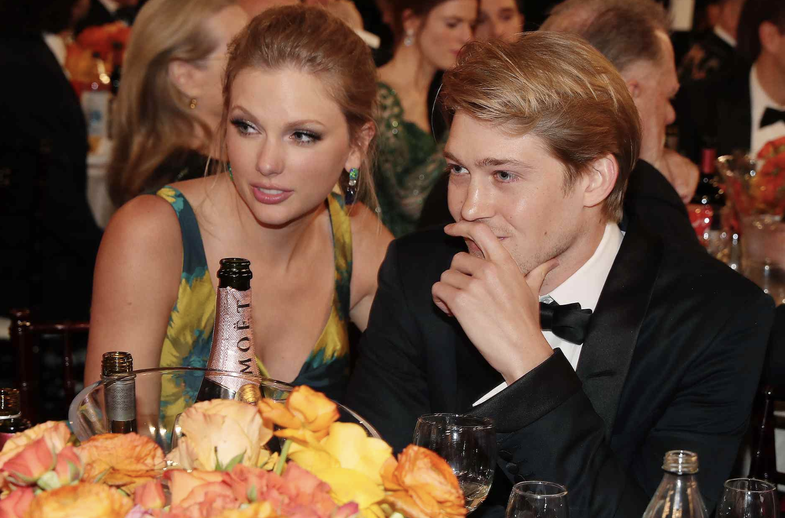 Joe Alwyn flet për herë të parë pas ndarjes nga Taylor