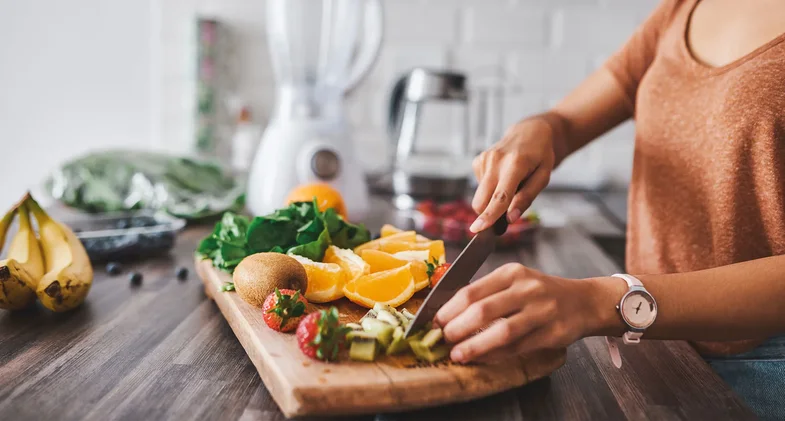 10 llojet e frutave me pak sheqer që duhet të shtoni gjatë