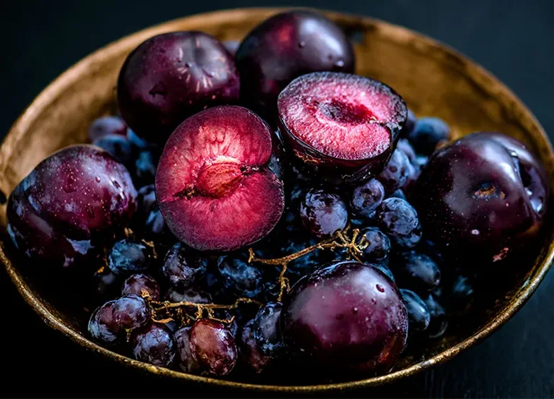 10 llojet e frutave me pak sheqer që duhet të shtoni gjatë