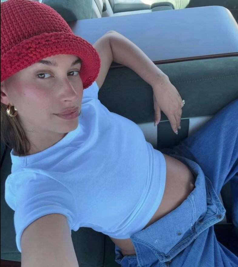 Hailey Bieber u sigurua që të na provonte se stili retro