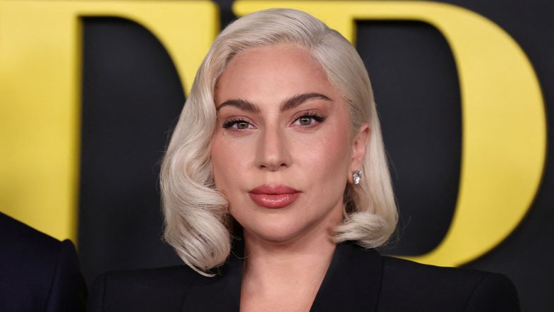 Lady Gaga thotë se është shëruar nga fibromialgjia: