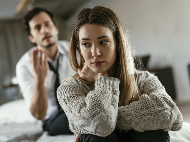 Divorci emocional: 10 shenjat që tregojnë që po e përjeton