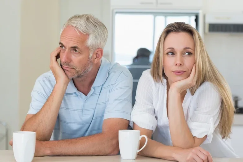 Divorci emocional: 10 shenjat që tregojnë që po e përjeton