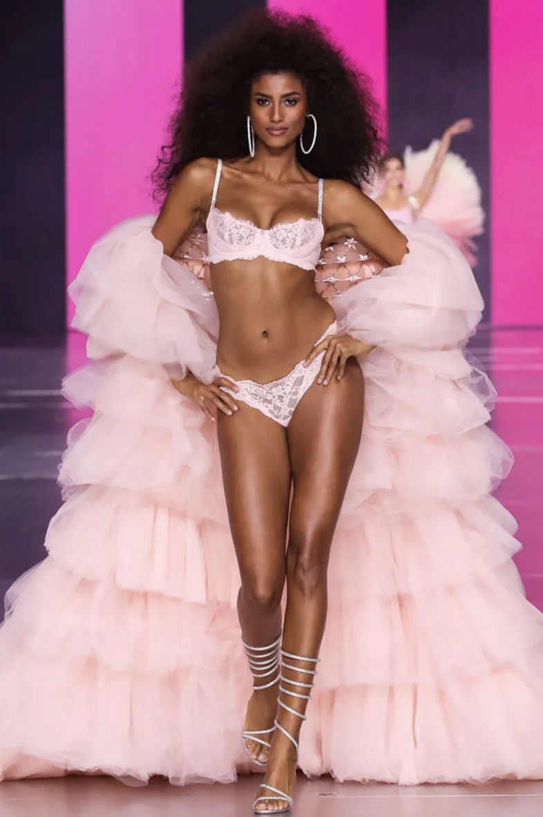 Brenda sfilatës së shumëpritur të Victoria’s Secret