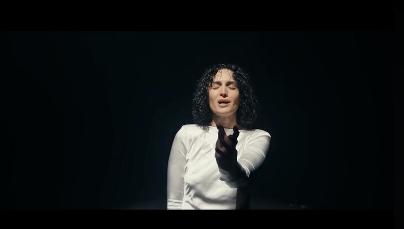 Sheila Haxhiraj i dedikon këngë vëllait të ndjerë: