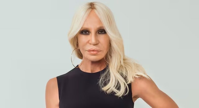 Transformimi i Donatella Versace i lë të gjithë gojë hapur!