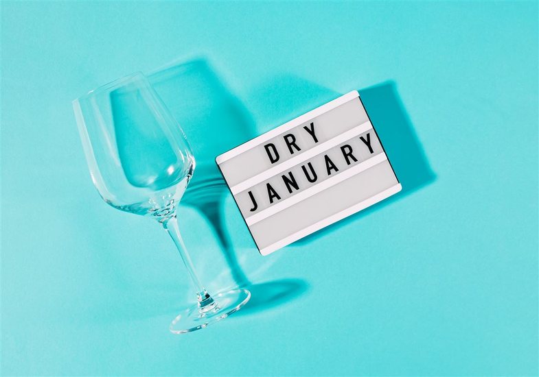 “Dry January”: Si ta përballosh sfidën dhe përfitimet